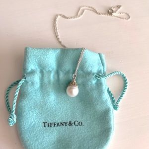 Authentic TIFFANY & CO. Sterling Silver And Pearl Pendant Ziegfeld Necklace